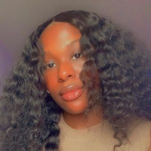 Meet your Posher, Adeola